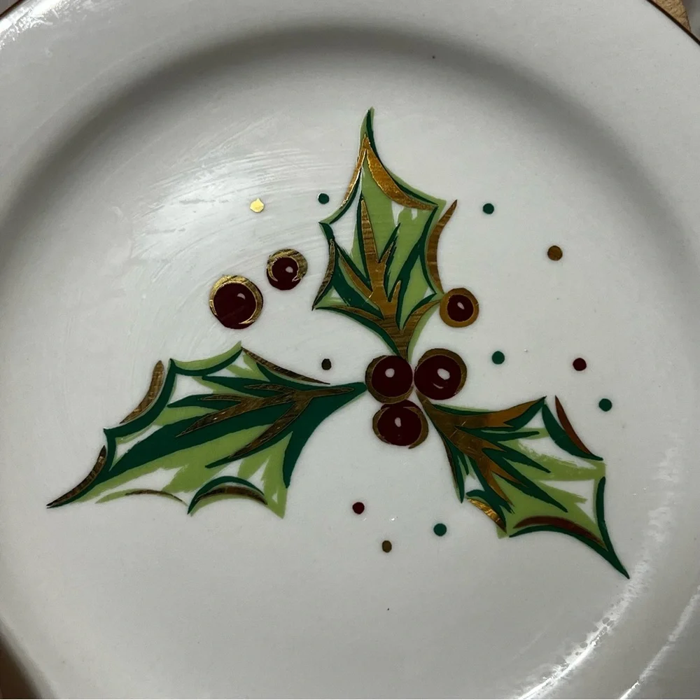 Elegant Holly Design Dinner 7.5”  Plates 4 piece set porcelain vintage 2001